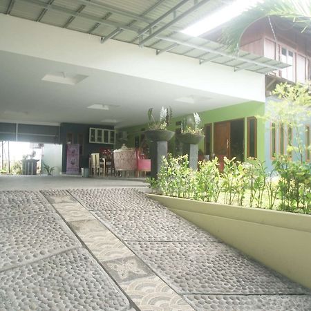 Rumah Kost Maple Winangun 마나도 외부 사진